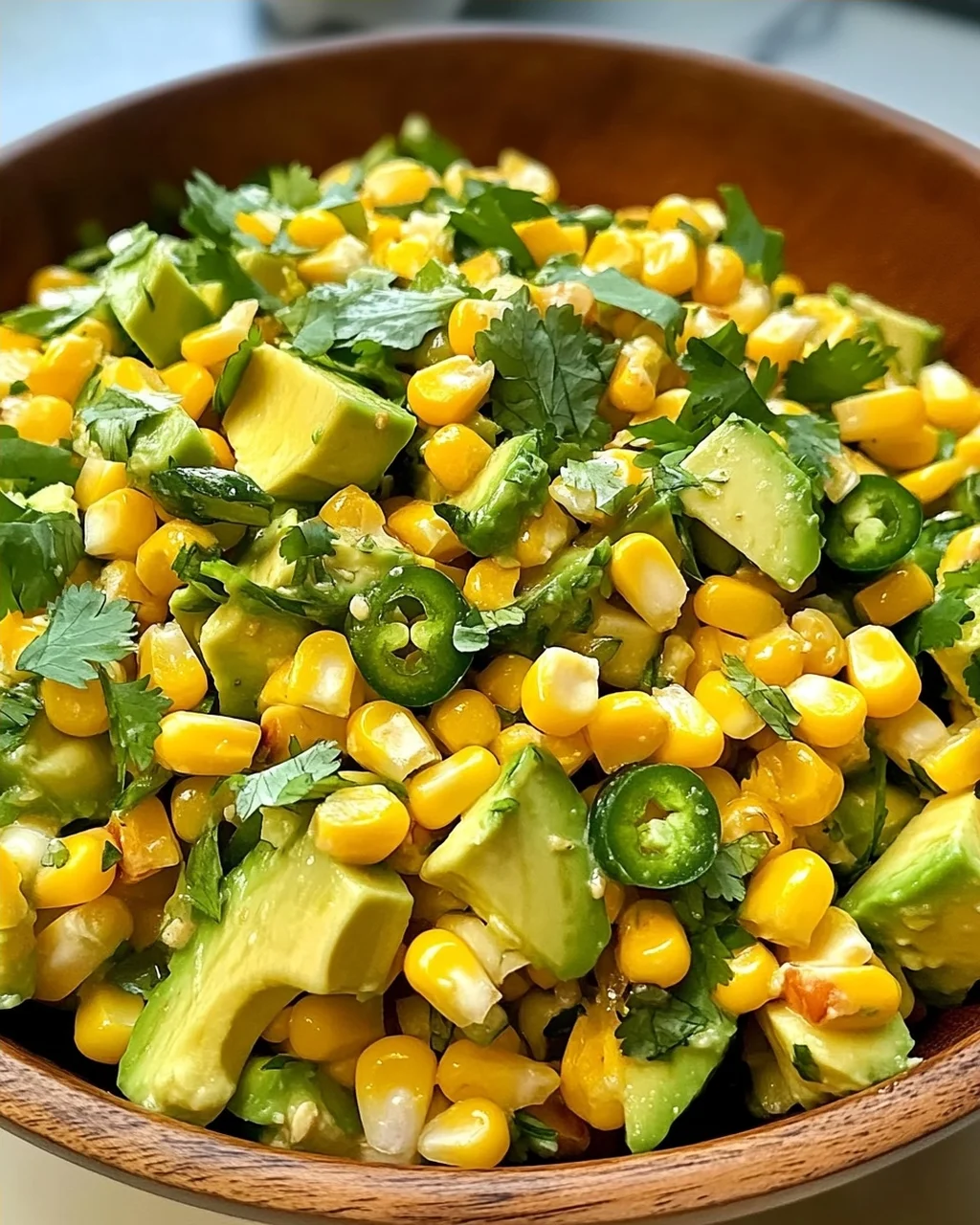 Süßmais Avocado Salat für den perfekten Sommergenuss