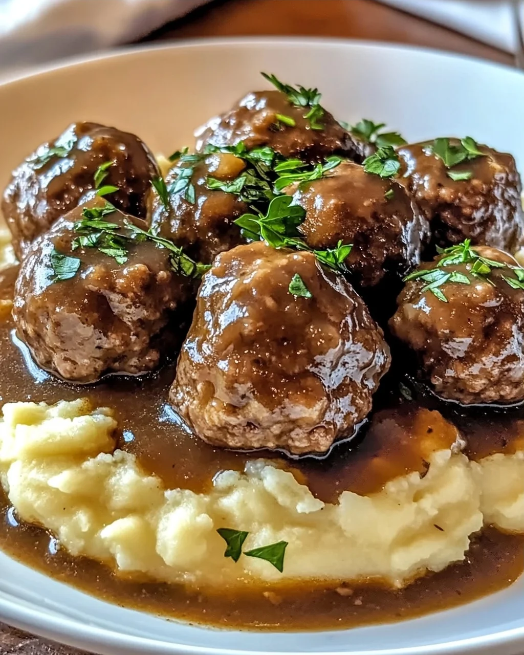 Salisbury Steak Fleischbällchen mit cremigen Kartoffeln