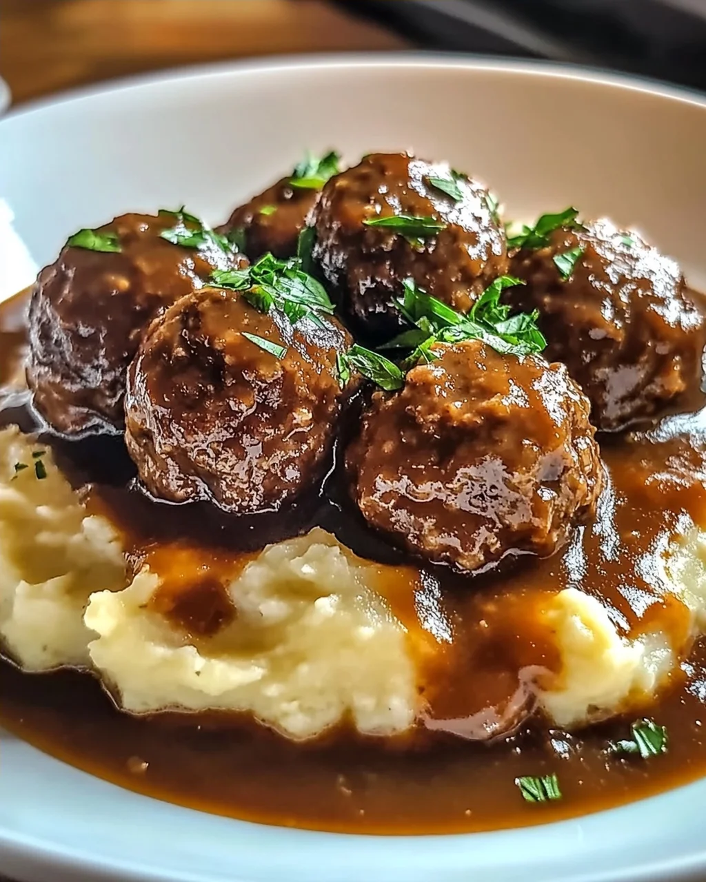 Salisbury Steak Fleischbällchen mit cremigen Kartoffeln