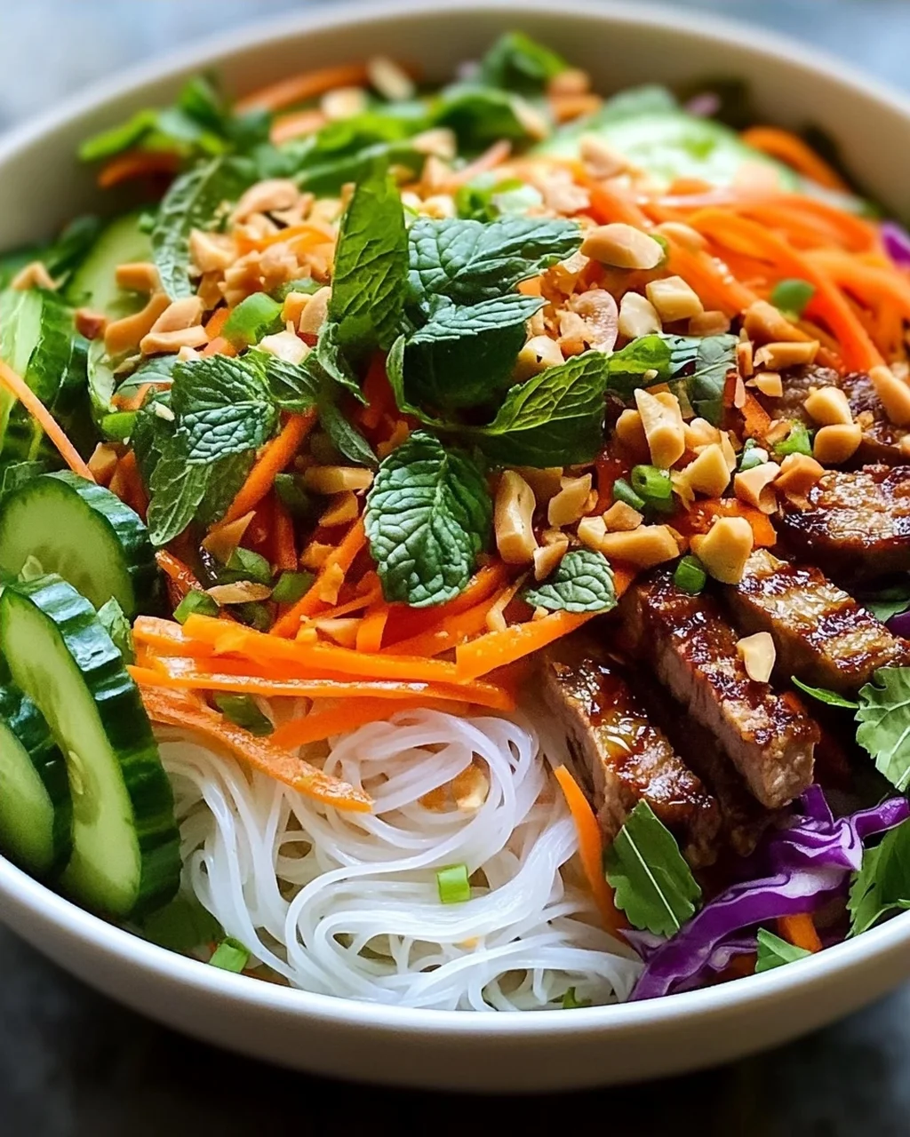 Schneller vietnamesischer Nudelsalat – frisch und köstlich!